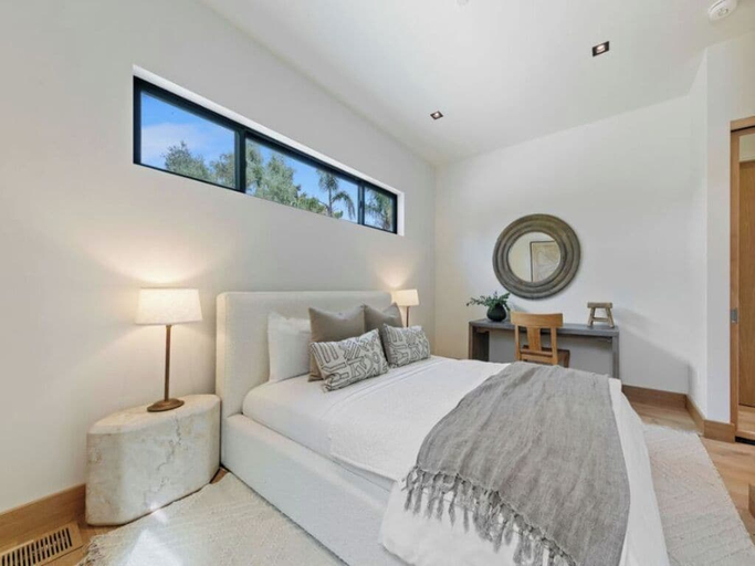 Room 2, Lechusa - Secluded Creative Compound: Luxury 2-acre Estate w/ Studio & Pool, Los Angeles