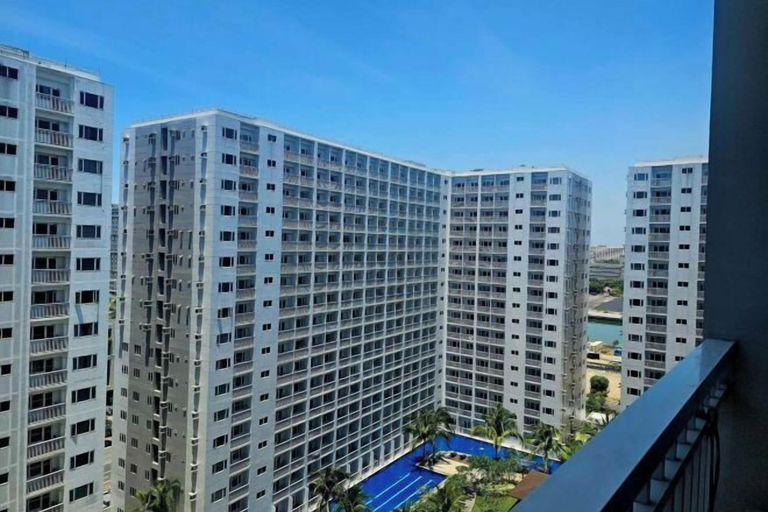Property amenity, Hannah's Crib at Shore Residences with Balcony and Pool View, Pasay City