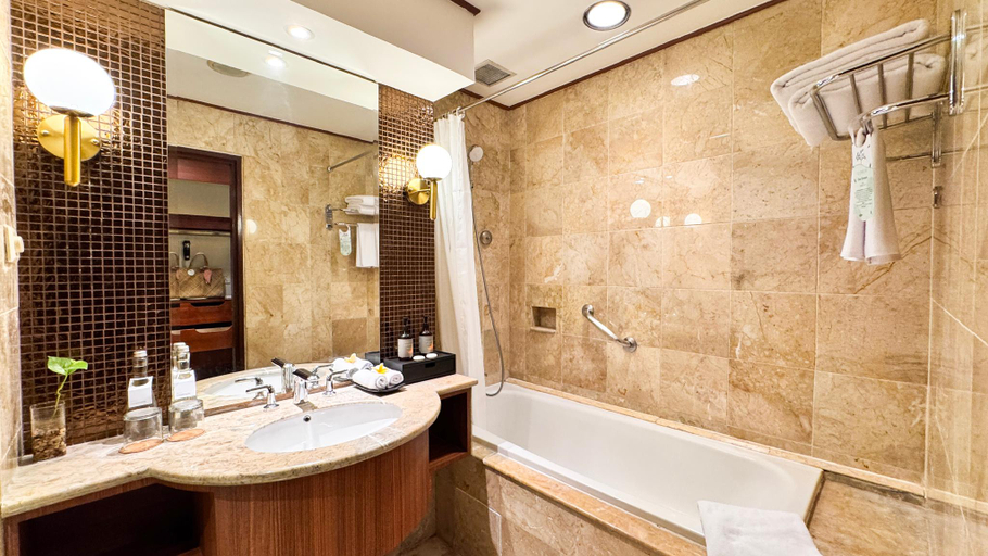bathroom 7