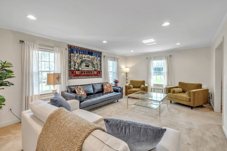 Living area 4, Upscale Escape Game Room & Spa-like Baths 4 Bedroom Home, Richmond