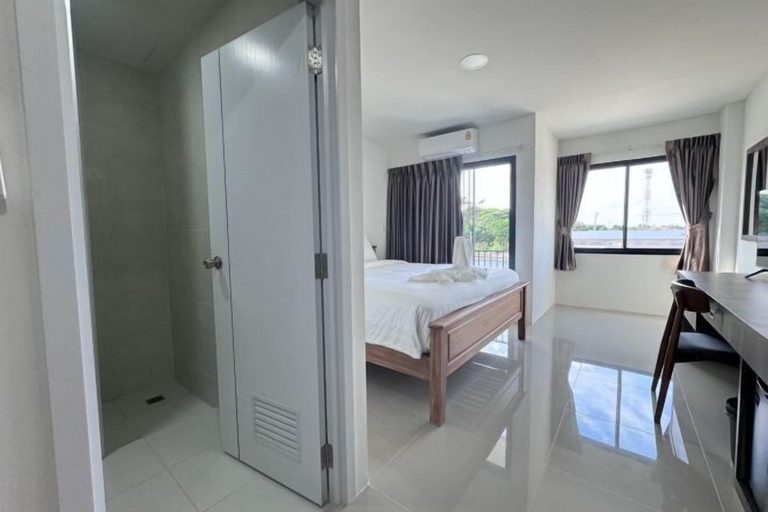 Room 3, Vs Place, Bang Bua Thong