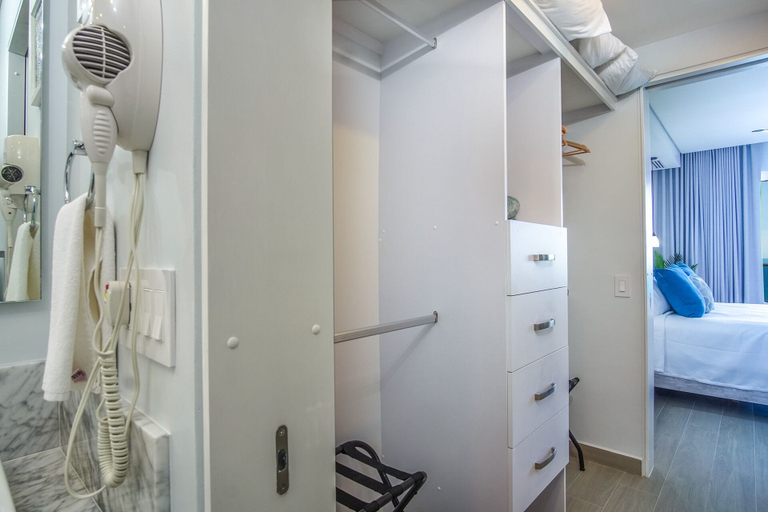 Bathroom 5, Relax in This Modern Ocean Front Condo Encantame E1404, Puerto Peñasco