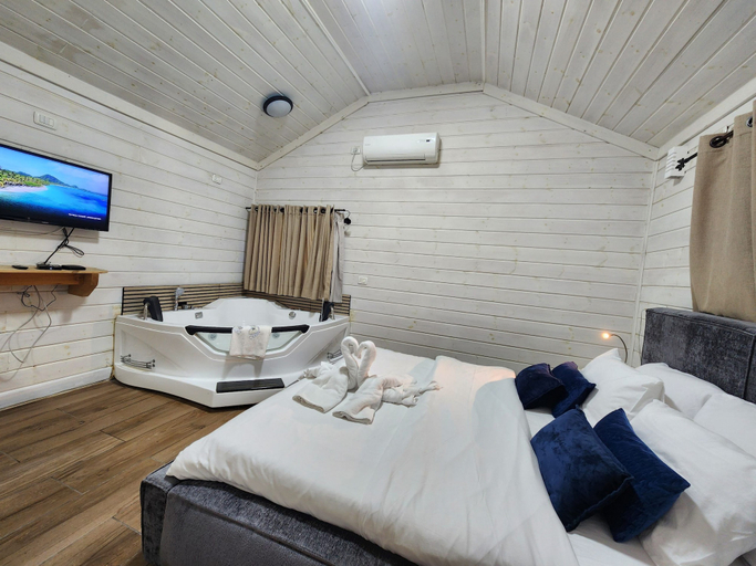 Room 5, Atnahta Bayarden