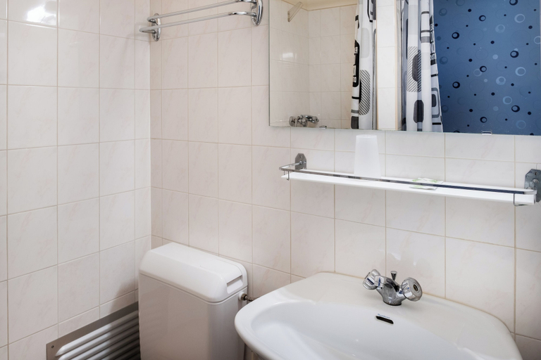 Bathroom 5, Hotel des Touristes, Hautes-Pyrénées