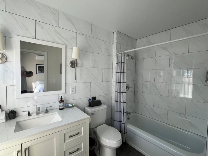 Bathroom 3, The GillHouse, Jefferson