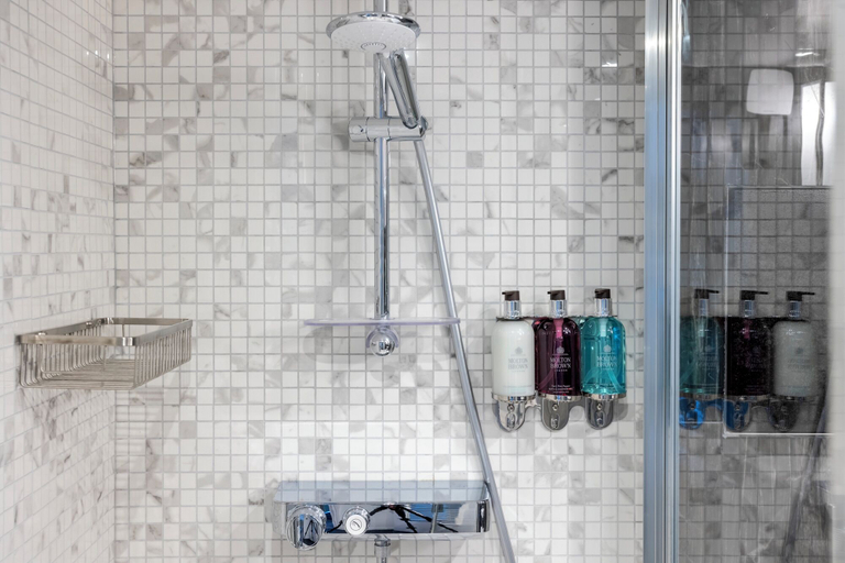 Bathroom 2, Merveil Luxury Suite - Saint Louis, Paris