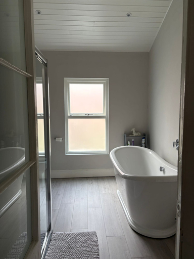 Bathroom 5, Eglinton Road Bray