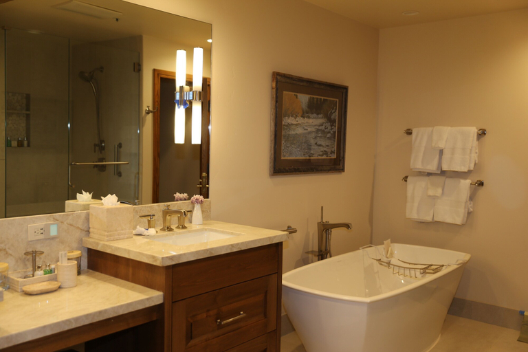 Bathroom 5, Luxury One Bedroom 1 Suite, Summit