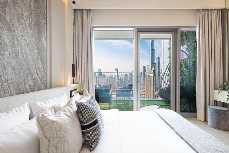 Room 4, DVH Luxe Retreat 4BR Burj View Apartment, Dubai