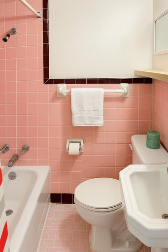 Bathroom 5, Economy Inn, Bell