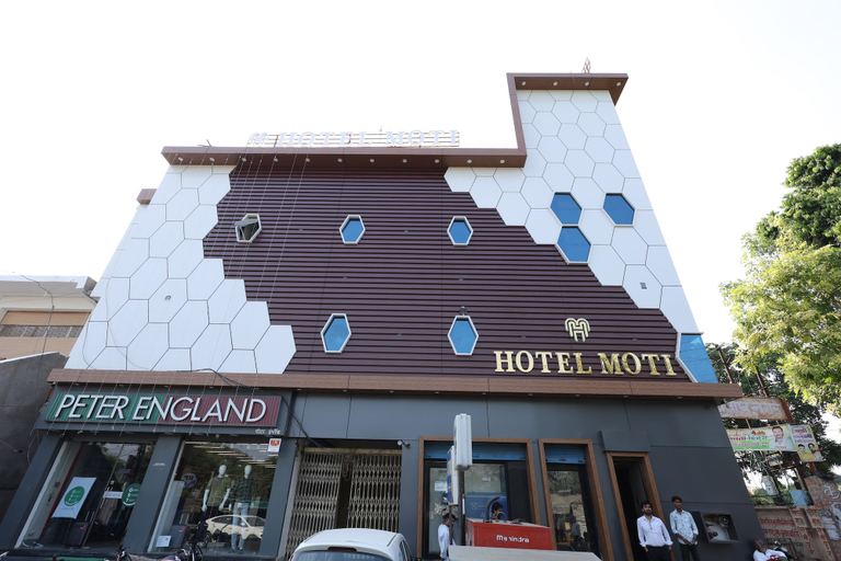 Front of property 4, Hotel Moti, Jhansi