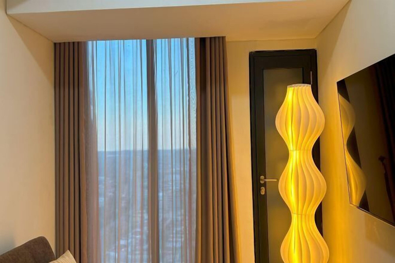 Interior 3, 53rd Floor, 2 Br, Netflix, Apt with View by Sky, Batam