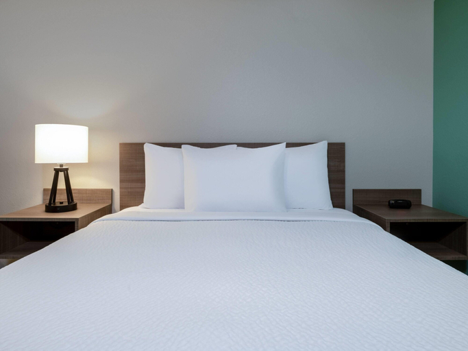 Room 3, ECHO Suites Extended Stay by Wyndham Springfield Airport PLZ, Greene