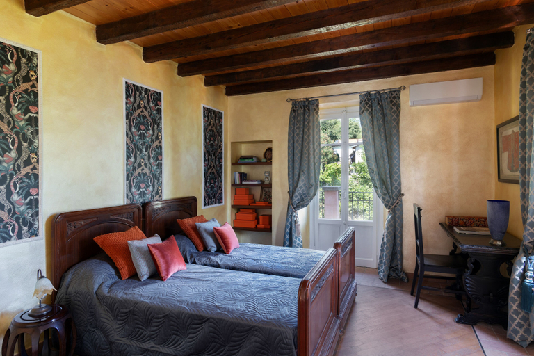 Room 3, Pink Villa, Como