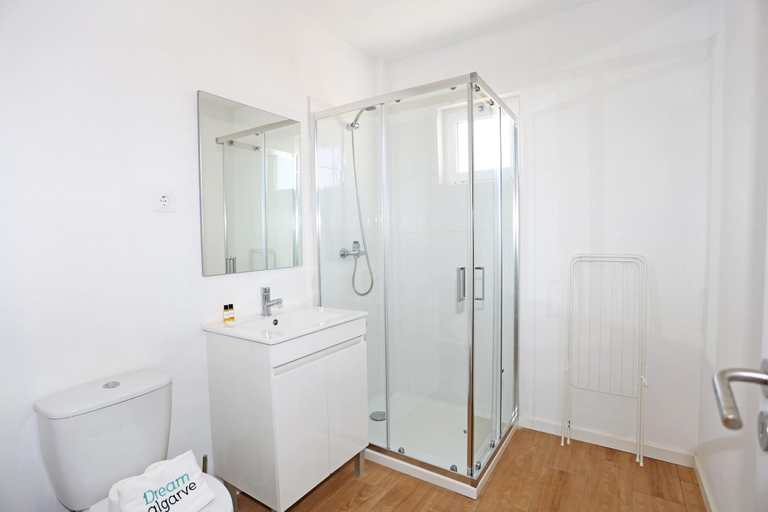 Room 3, X 07 - 1 Bed Apartment in Quinta da Ponte, Lagos