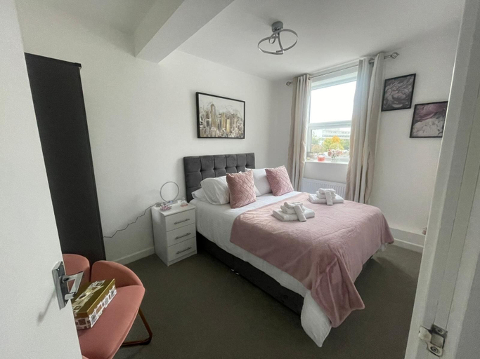 Room 2, FC Platinum Accommodation LTD, Hertfordshire