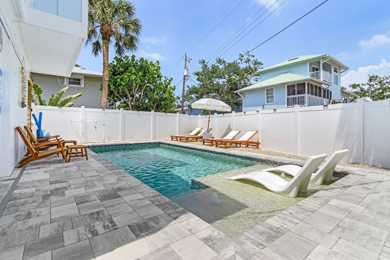 Pool 5, 197 Beach Daze: 3br Pool Home, W/ Deeded Beach Access! 3 Bedroom Home, Lee