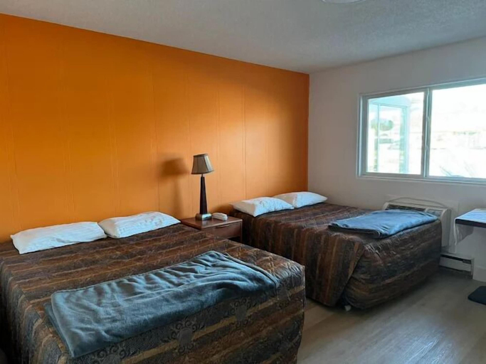 Bedroom 2, The Pas Motel, Division No. 21