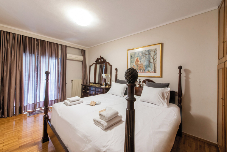 Room 4, City Moon by halu, Central Macedonia