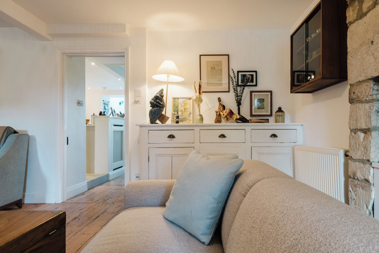 Living area 5, Historic 3 BD Cottage in the Cotswolds, Oxfordshire