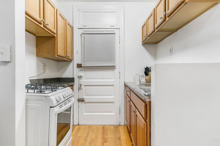 Private kitchen 3, Cozy Getaway 1BR Apt - Mfield E2, Cook