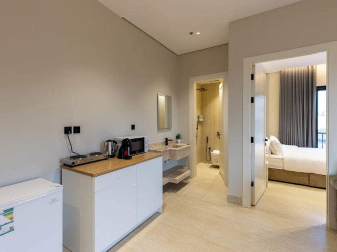 Private kitchenette, Trendy Apartment With Access to Shared Garden, Al Madinah Al Munawwarah