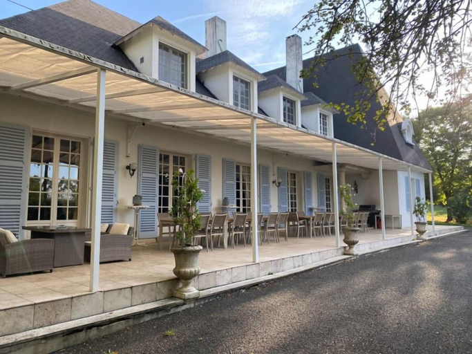 Terrace/patio 4, Domaine de Bize Manoir & Appartements, Ariège