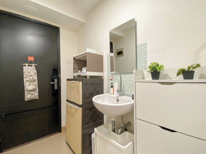 Bathroom 5, Cozy Studio (No Kitchen) At Belmont Residence Puri Apartment, West Jakarta