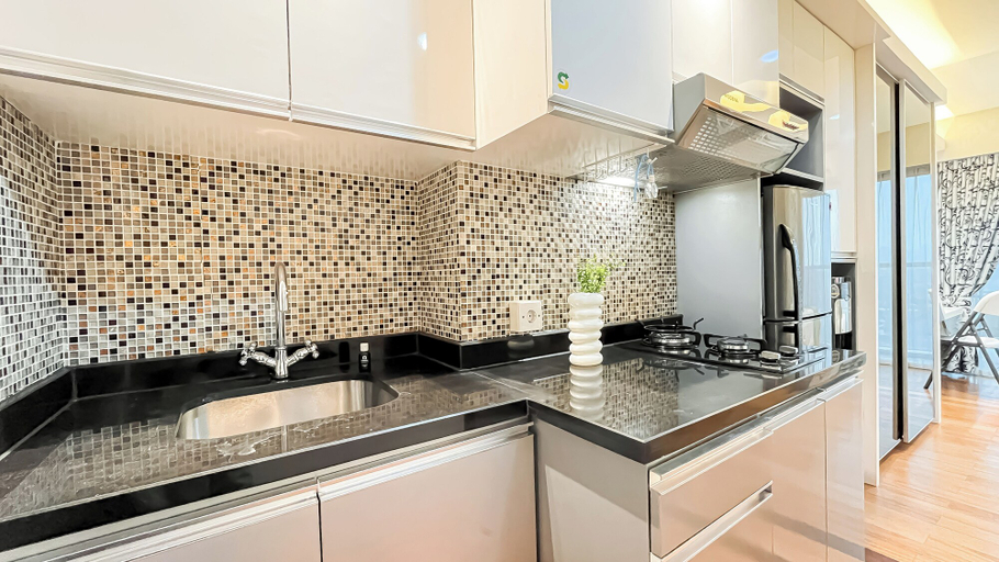 Private kitchen 5, Good Location Studio At Apartment Tamansari The Hive Near Lrt Station, East Jakarta