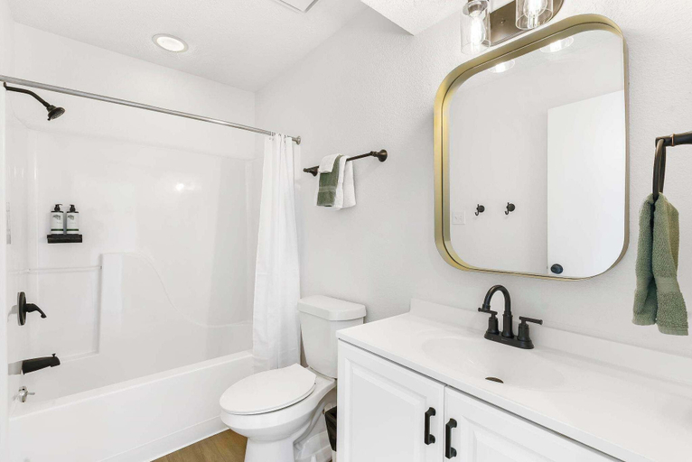Bathroom 4, Mystic Woods Trio Branson, Stone