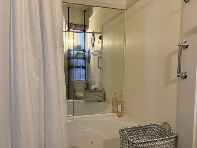 Bathroom 4, Chesnut Cottage Inn, Richland