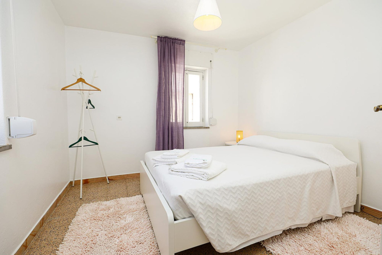 Room 2, C21 - Camachinhos Downtown Lagos, Lagos