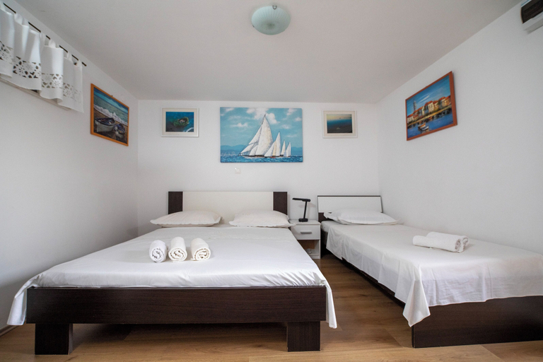 Room 5, Hill Pool House, Kaštel Kambelovac Retreat, Kaštela