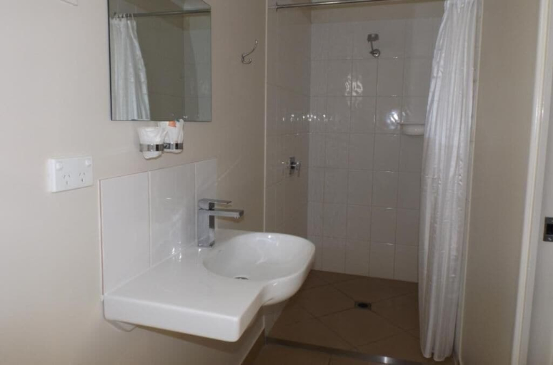 Bathroom 3, THREE MOON MOTEL, Monto