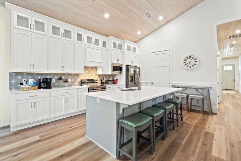 Private kitchen 2, Luxury 4BR | Across street from beach | New Hot Tub!, Baldwin