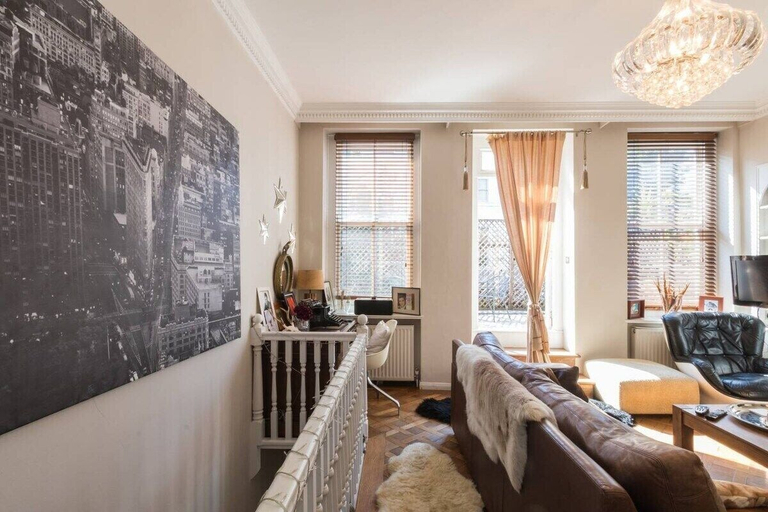 Others 4, Stylish 1-bed With a Roof Terrace, London