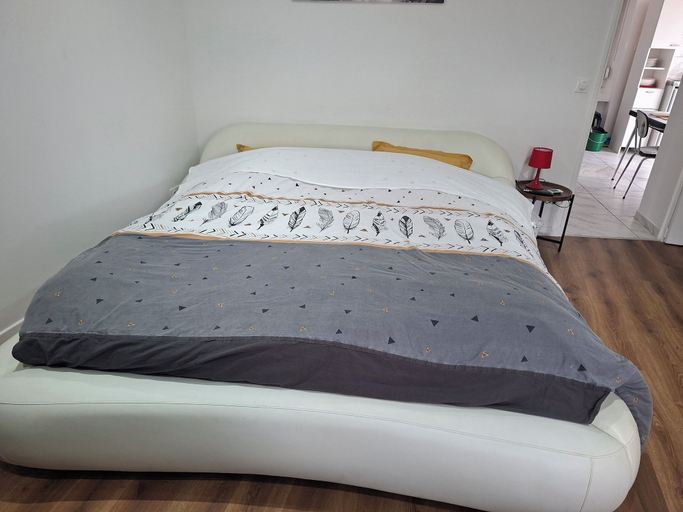 Room 4, bienvenu chez elena, Nord