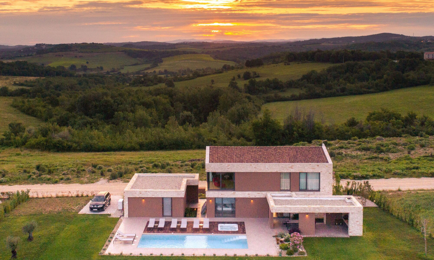 Exterior & Views