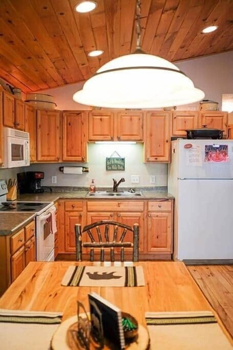 Private kitchen 5, Quaint Clam 2 Bedroom Home, Sawyer