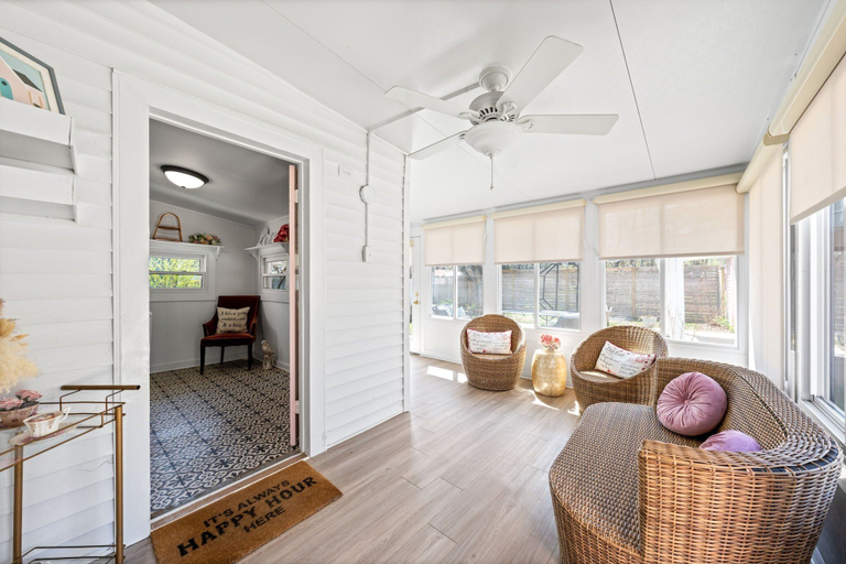 Living area 3, The Pink & Old Clarksville House, Montgomery