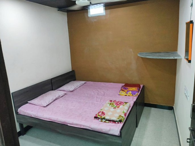 Room 3, Hotel Kailash Kuti Guest House, Ujjain