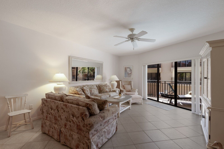 Living area 2, Playa Encantada 106 2 Bedroom Condo, Manatee