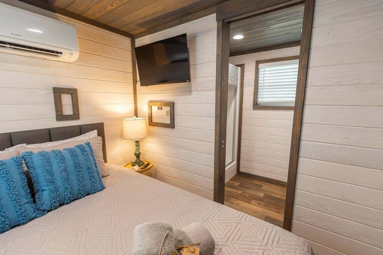 Room 5, Salt Shack, Stewart
