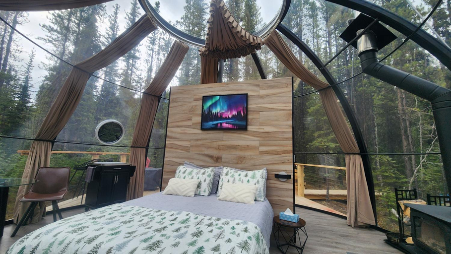 Bedroom 2, Rocky Mountain Escape - Log Cabins & AuroraSphere Glamping Dome - Rock Lake, Division No. 14