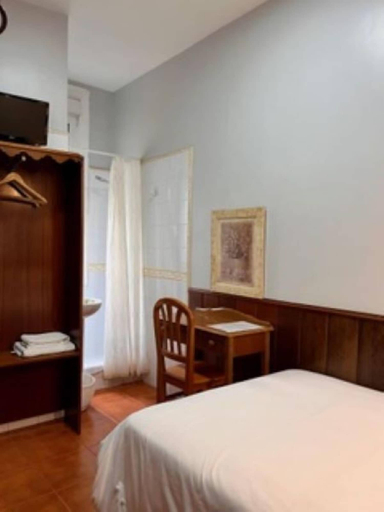 Bedroom 5, Hostal La Vera, Madrid