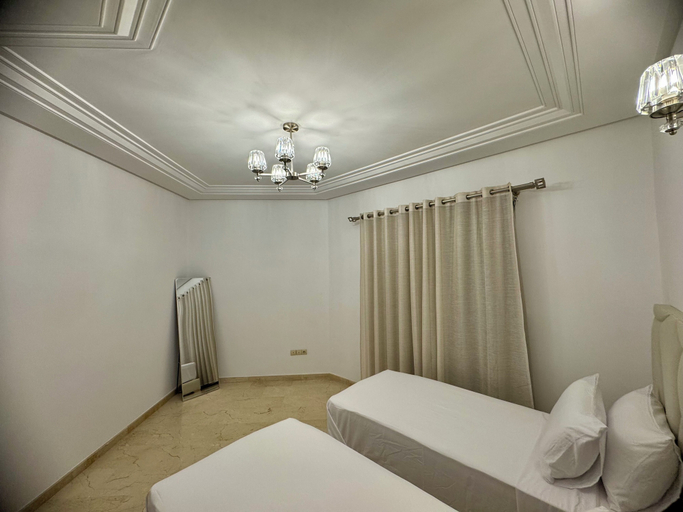 Room 2, Chic 4BR with Jacuzzi-Fez New City Stay, Fès