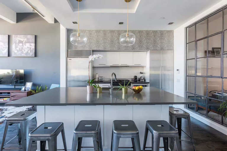 Room 2, Berry Loft by Rove Loft w Shared Gym Rooftop, New York
