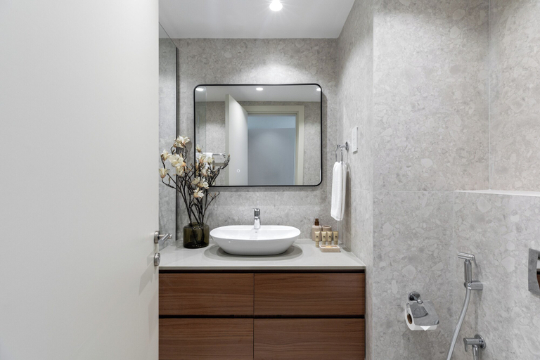 Bathroom 5, Maison Privee - Chic Downtown Living w/ Dubai Cityscape Views, Dubai