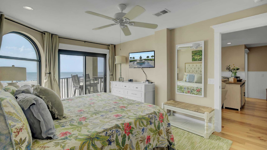 Others 5, 211 Seascape by Avantstay Oceanfront View + Pool, Charleston