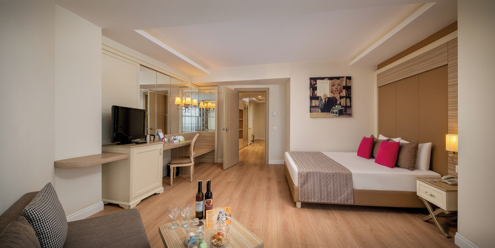 Bedroom 3, Delphin Deluxe Resort Hotel - All Inclusive, Manavgat